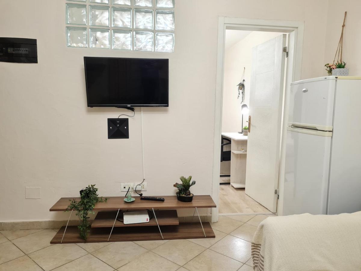 Downtown Boulevard Apartment With A Cute Balcony! Тирана Экстерьер фото