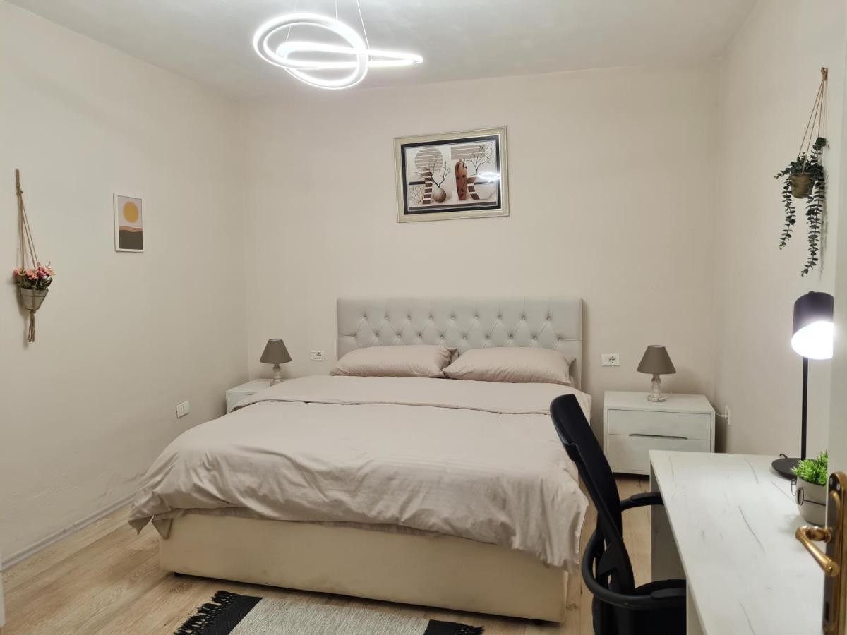 Downtown Boulevard Apartment With A Cute Balcony! Тирана Экстерьер фото