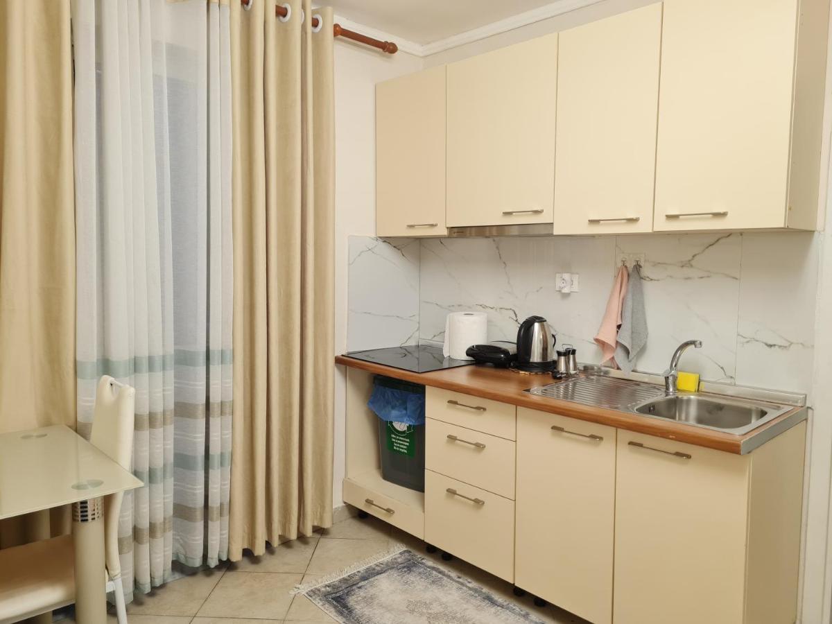 Downtown Boulevard Apartment With A Cute Balcony! Тирана Экстерьер фото