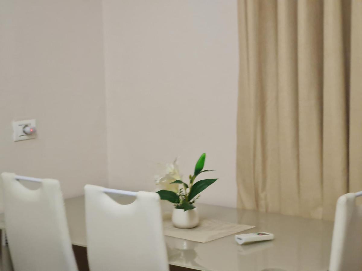 Downtown Boulevard Apartment With A Cute Balcony! Тирана Экстерьер фото