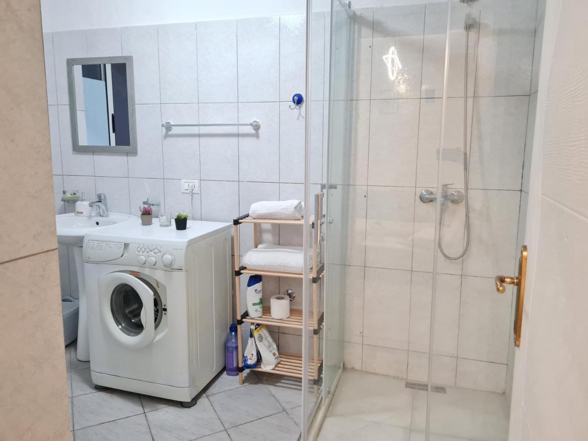 Downtown Boulevard Apartment With A Cute Balcony! Тирана Экстерьер фото